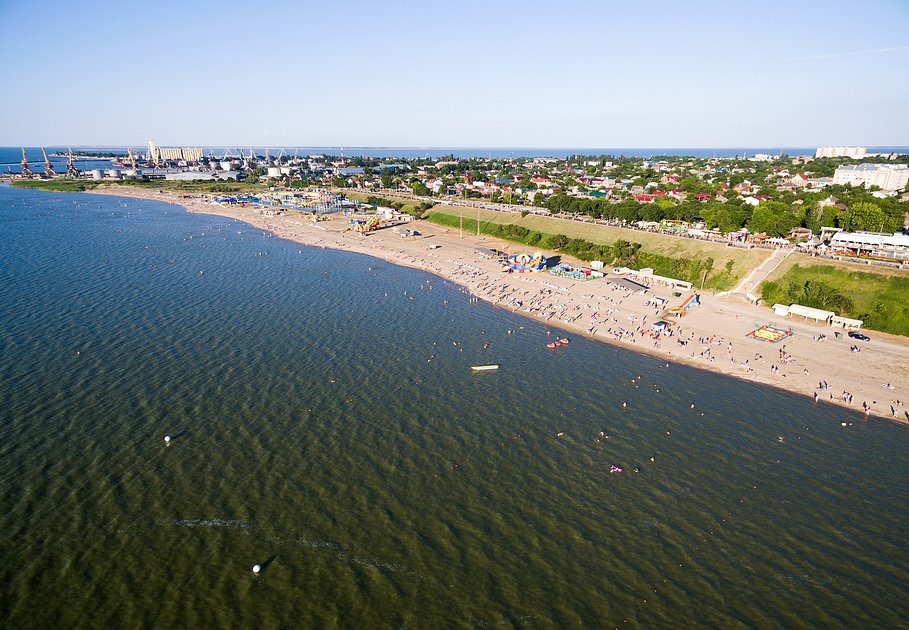 Где на Азовском море наиболее чистая пляж для отдыха