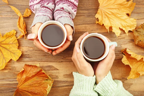 Обои осень, листья, плед, wood, autumn, leaves, coffee cup ...