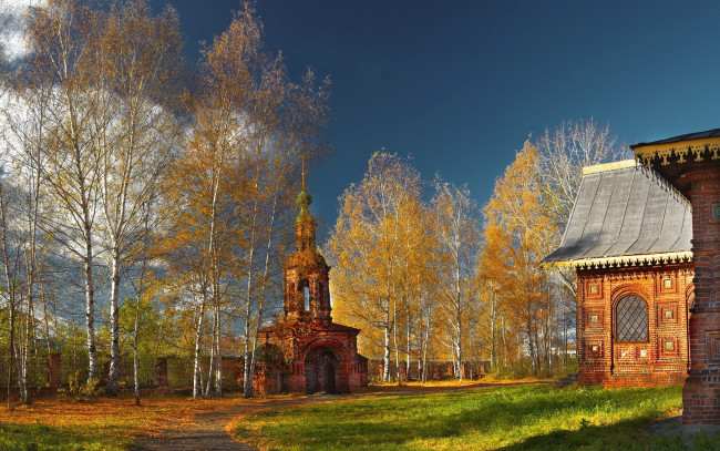 Обои старинный, холм, осень, лес ...