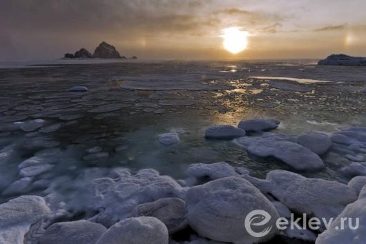 В Охотском море нашли пропавшую лодку с людьми: что произошло ...