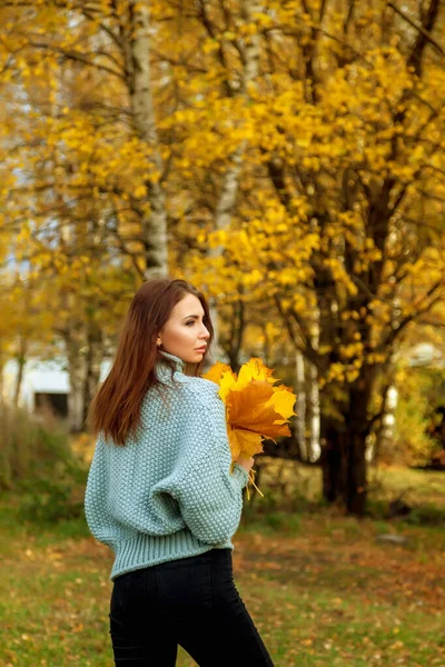 Осенняя фотосессия в парке для девушек | Фотосессия в Амазонии