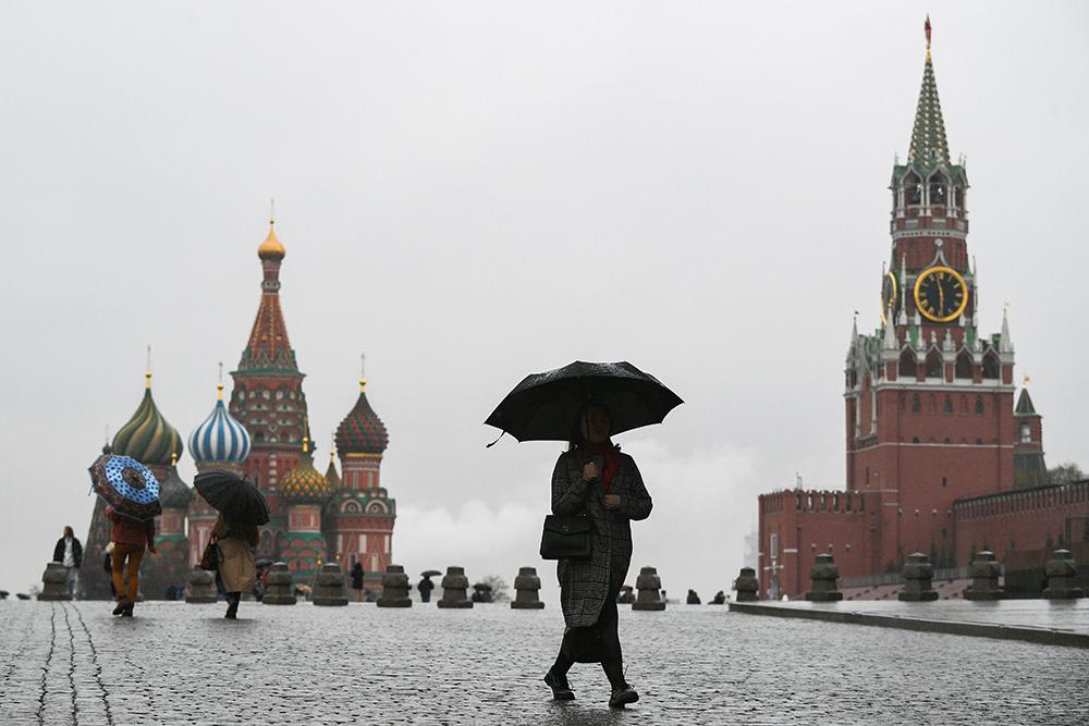 Москве и Подмосковью пообещали дождь, грозу и сильный ветер ...