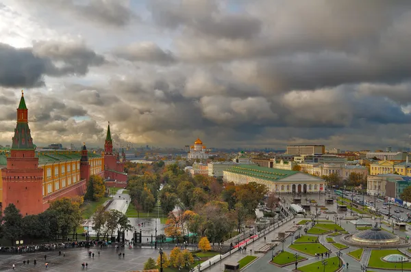 В Москве затопило дороги из-за ливня: фото и видео, когда ...