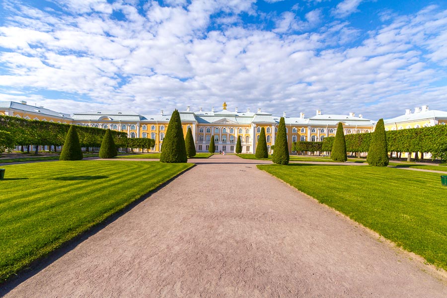 Экскурсия в Петергоф с посещением Большого дворца и Монплезир ...