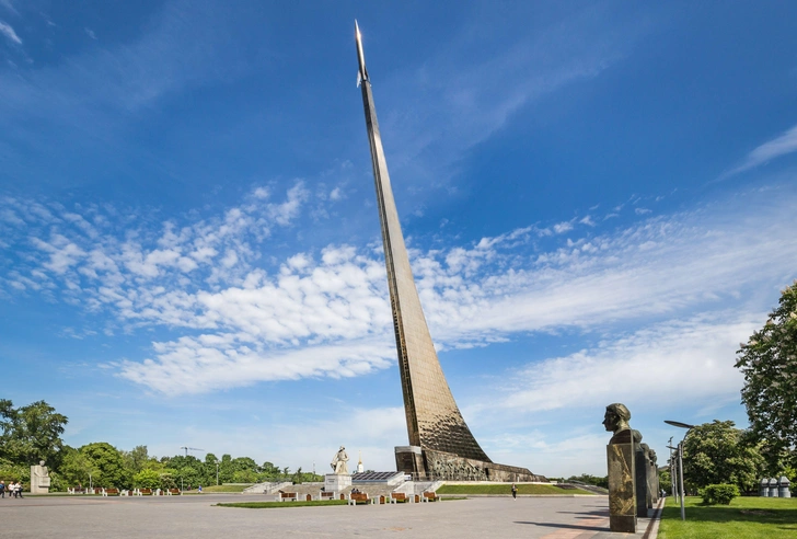 В Сызрани открыли новый памятник «Учимся покорять небо ...