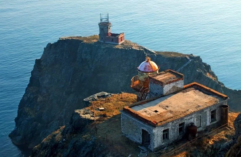 Остров Норт-Бразер почти в центре Нью-Йорка, заброшен и ...