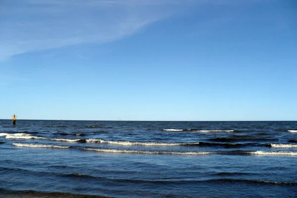 Балтийское море. Волнорезы. Город ...