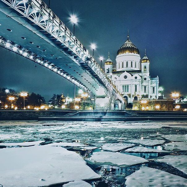 Сугробы в Москве превысили максимум с ...