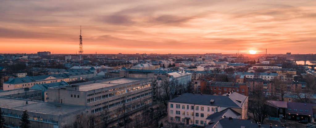 Снова закат над городом...