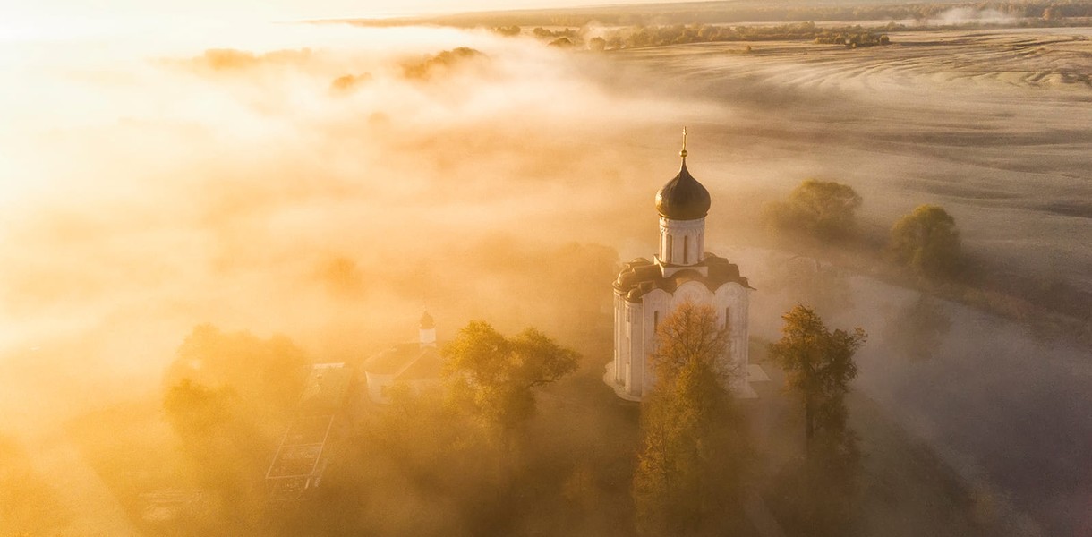 Фото храмов, где туман создал магию, и рассвет превратился в ...