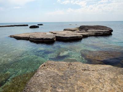 Берег Каспийского моря. Пляж города Дербента. Республика ...