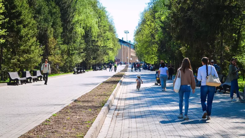 В Нижневартовске смонтировали светящийся музей под открытым ...