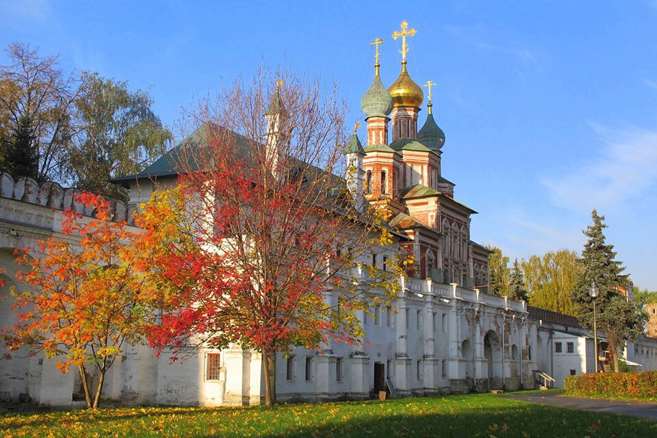 В Новодевичью обитель – по Девичьему ...