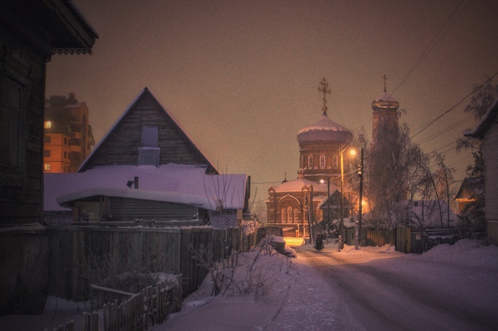 зима в городе со снегом на дорогах, уличный фонарь, уличное ...