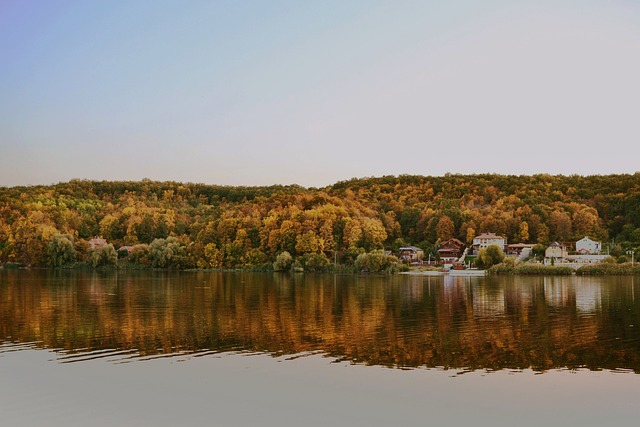 Картинка на рабочий стол осень, река, лес, деревья, краски ...