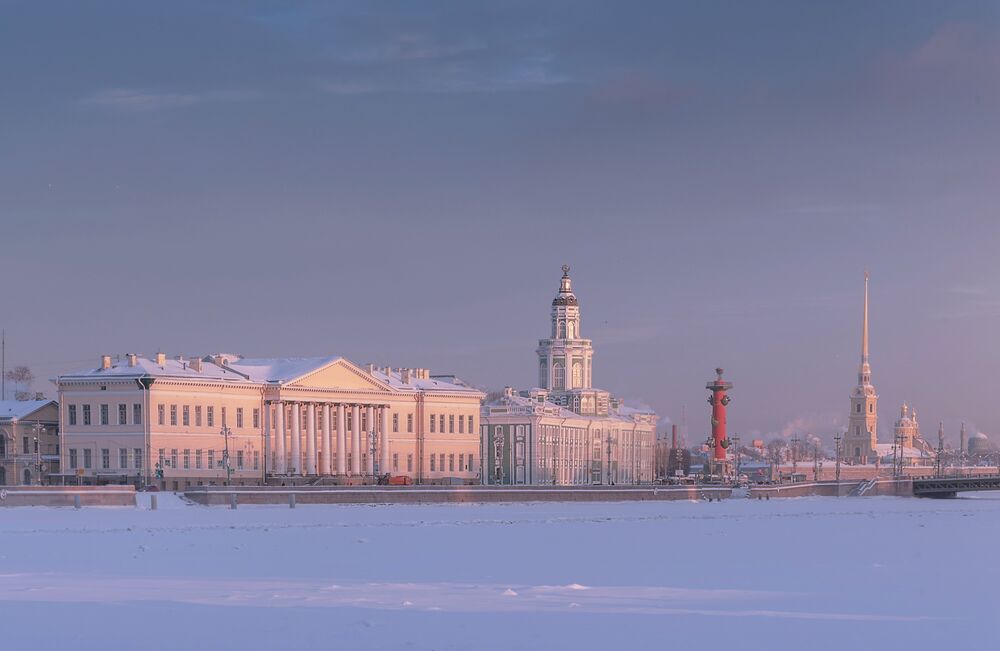 Обои зима, снег, закат, следы, мост, здания, дома, Санкт ...