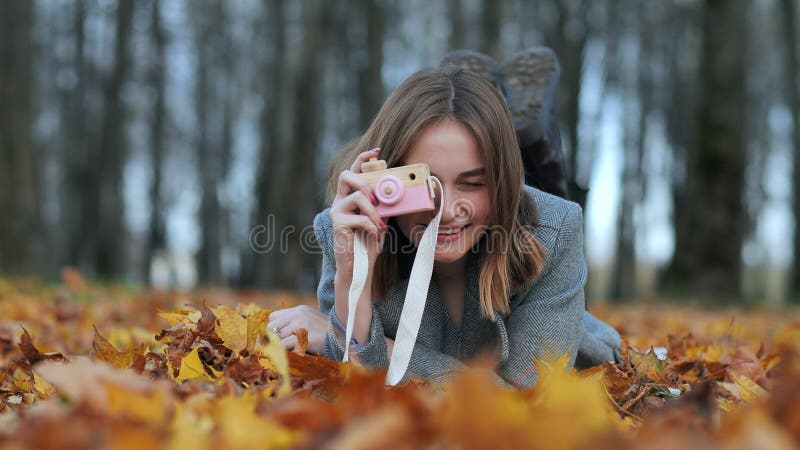 красивая · девушка · зонтик · осень · парка · улыбка · город ...