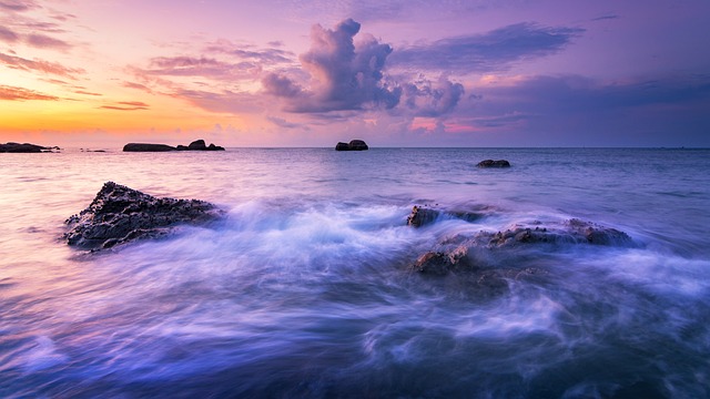 Обои на рабочий стол Голубое море под ...