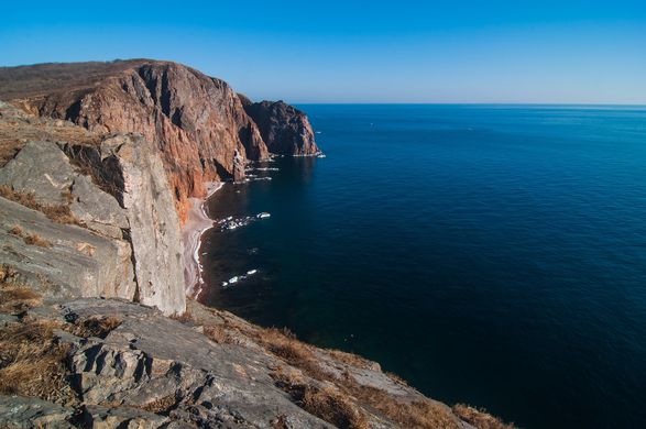 Остров Шкота осенью в солнечную погоду. Россия, город ...