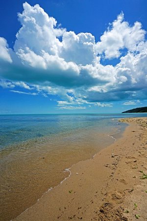 Моря и реки. 5 неочевидных локаций для пляжного отдыха в ...