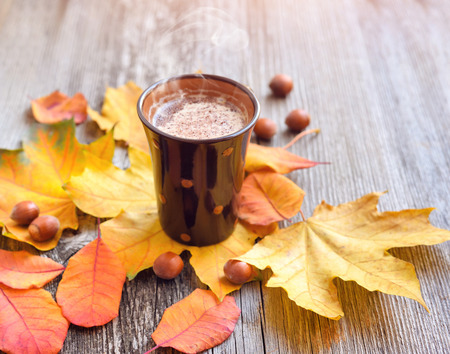 Обои осень, листья, autumn, leaves, cup, coffee, cozy, чашка ...