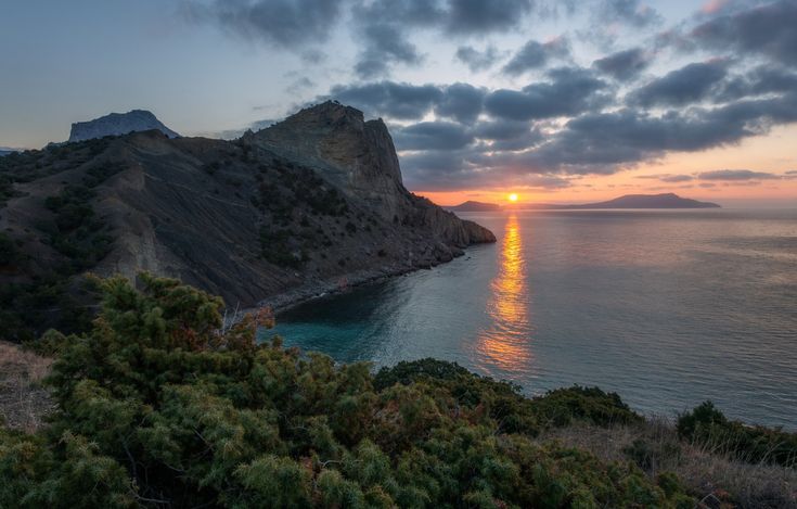 Обои закат, море, вода, причал, горы ...