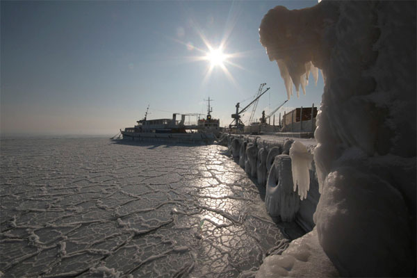 Замерзшее Черное море 2012 (Полина Трояновская) - ИЕРОГЛИФ