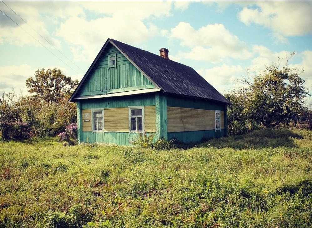 Чем покрасить деревянный дом снаружи?